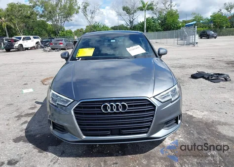 2018 Audi A3 2.0T Premium/2.0T Tech Premium z USA, uszkodzony, nr VIN WAUAUGFF1J1023700